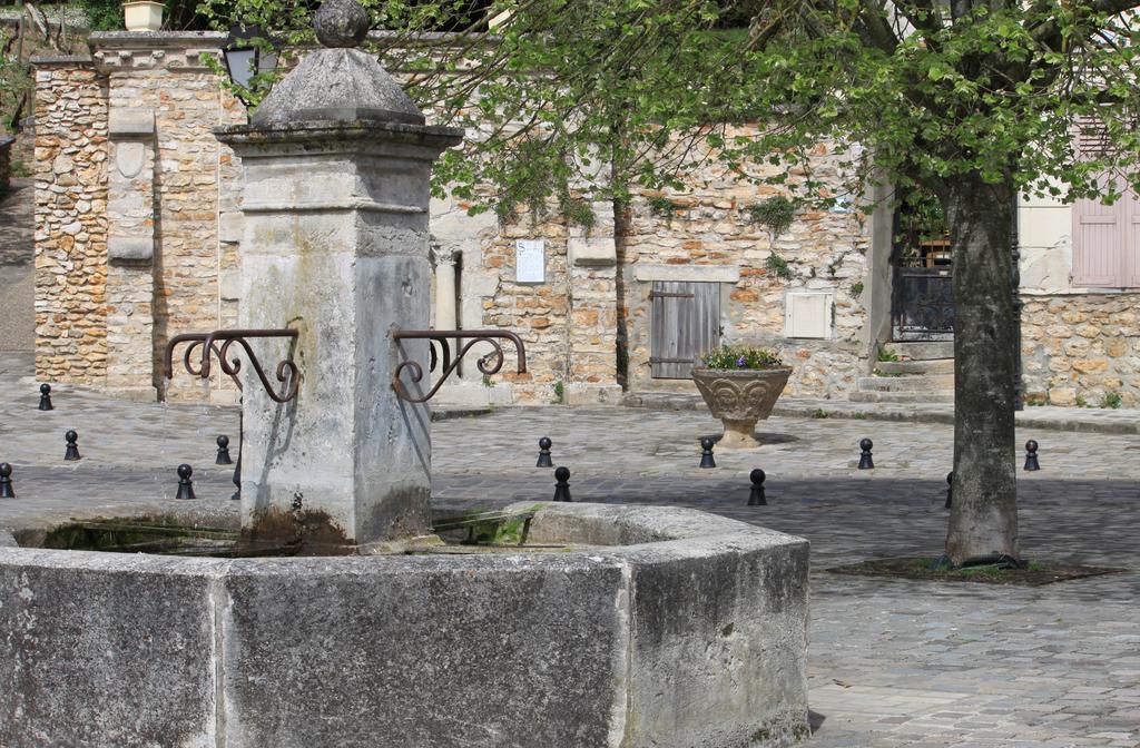 Hostellerie Du Prieure Saint-Prix  Екстериор снимка