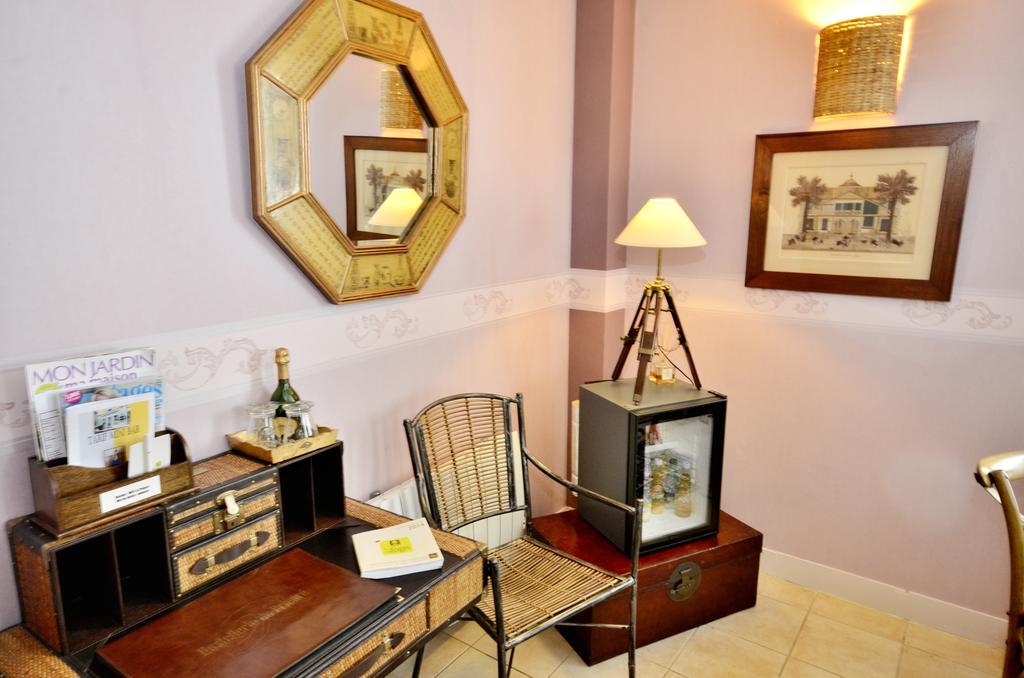 Hostellerie Du Prieure Saint-Prix  Екстериор снимка