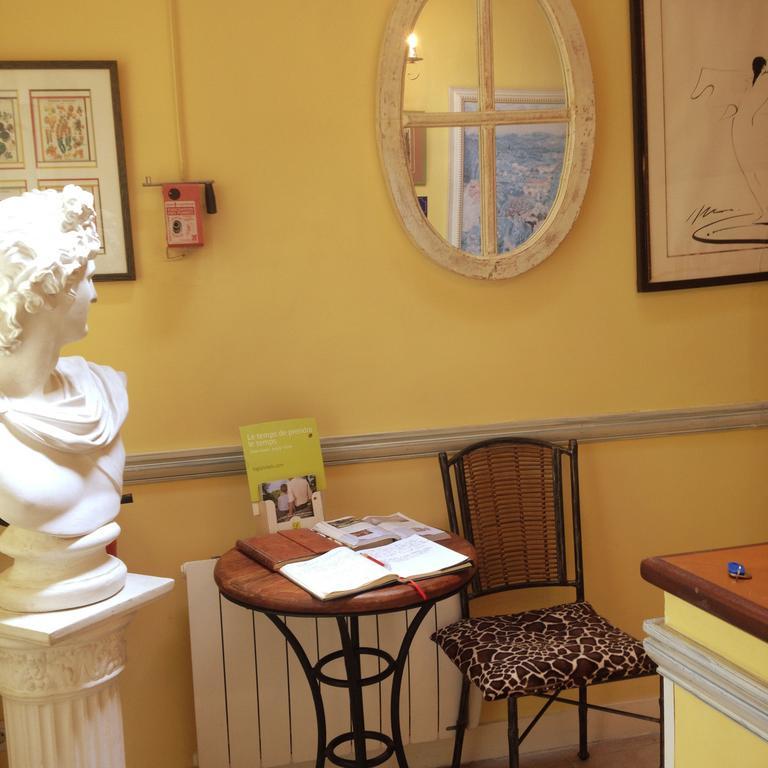Hostellerie Du Prieure Saint-Prix  Екстериор снимка