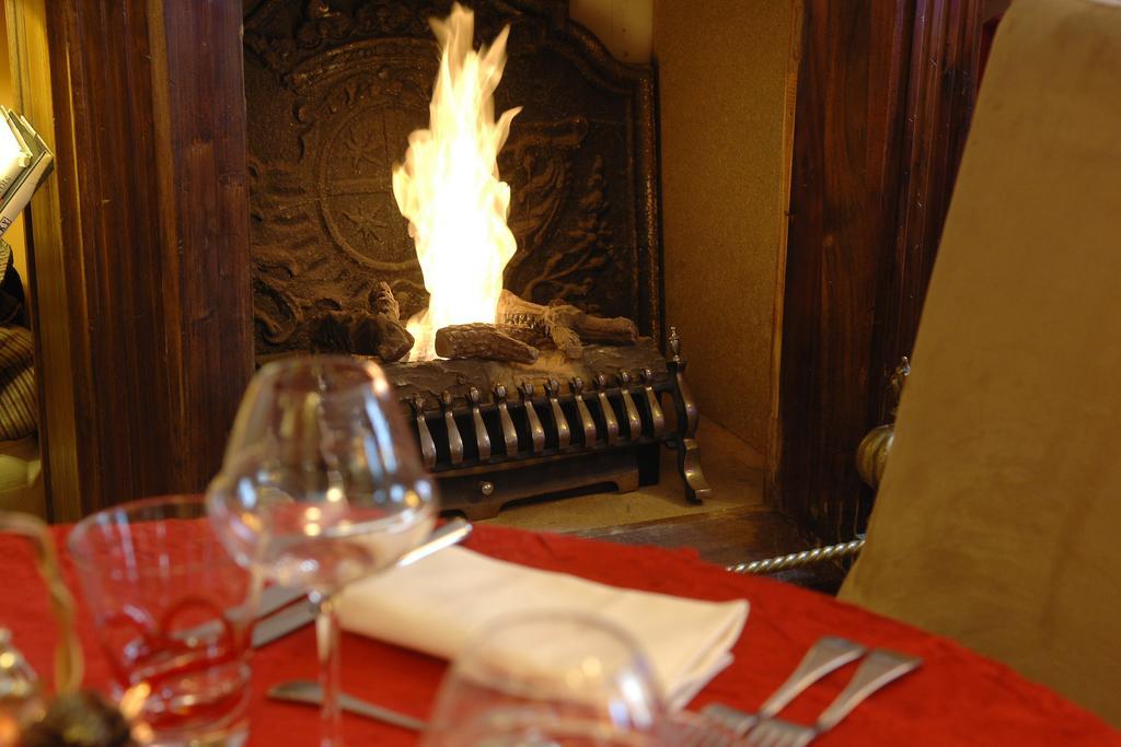 Hostellerie Du Prieure Saint-Prix  Екстериор снимка