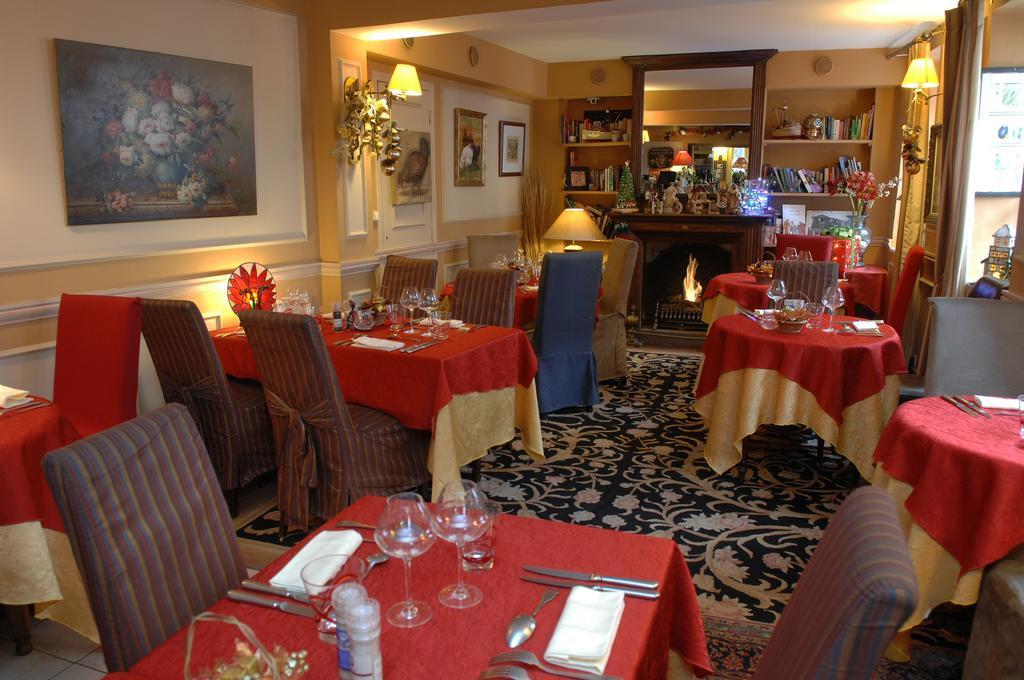 Hostellerie Du Prieure Saint-Prix  Екстериор снимка