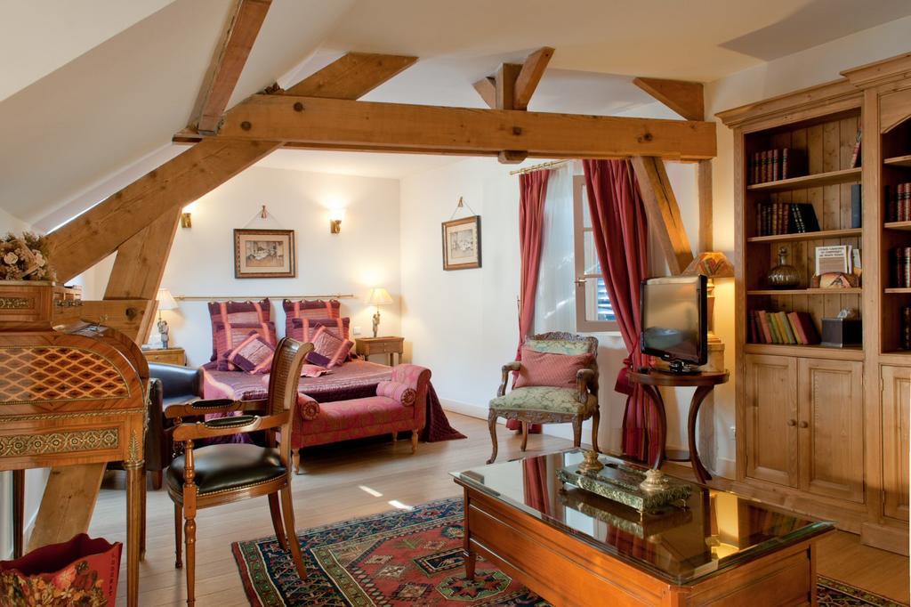 Hostellerie Du Prieure Saint-Prix  Екстериор снимка