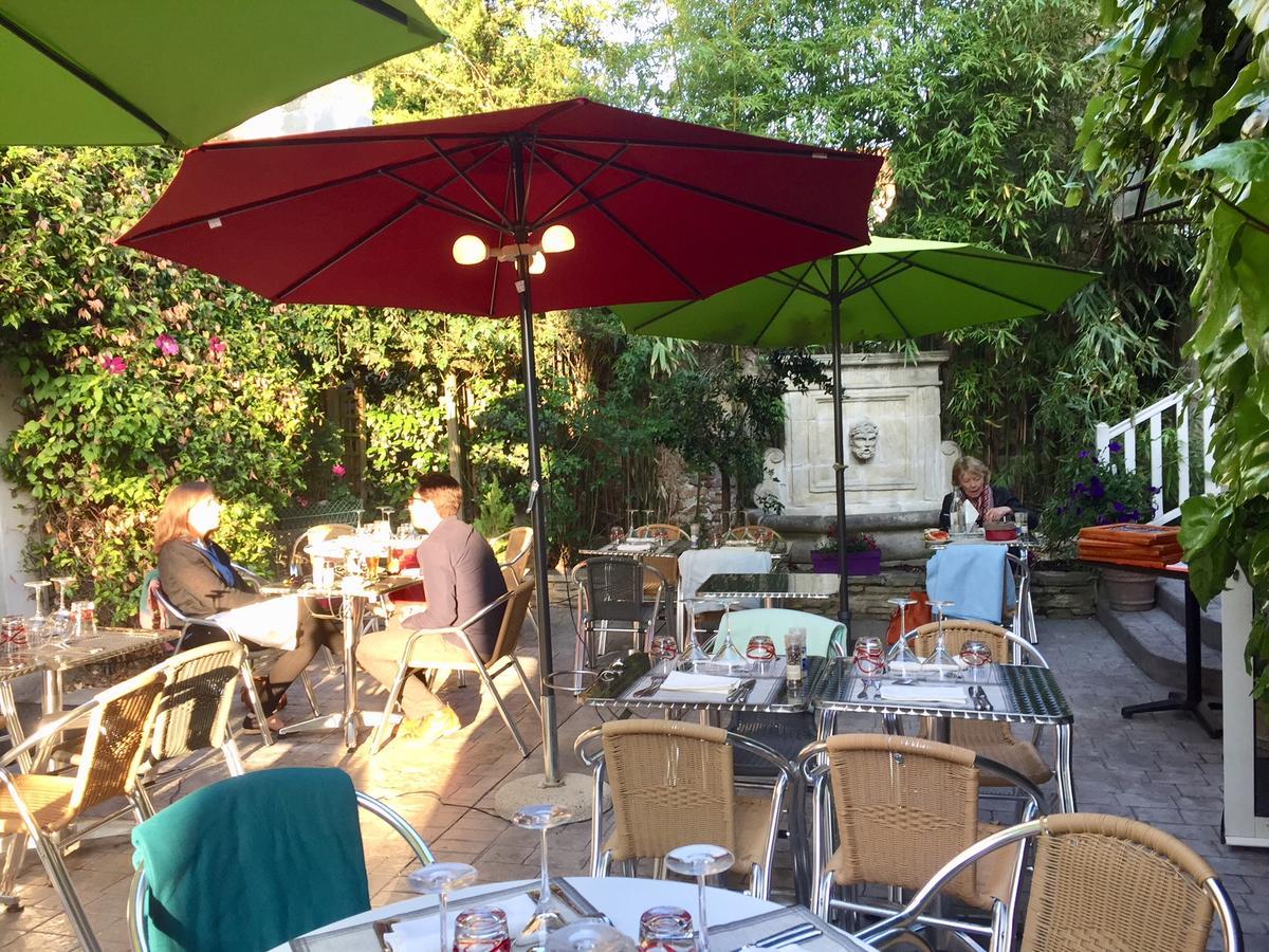 Hostellerie Du Prieure Saint-Prix  Екстериор снимка