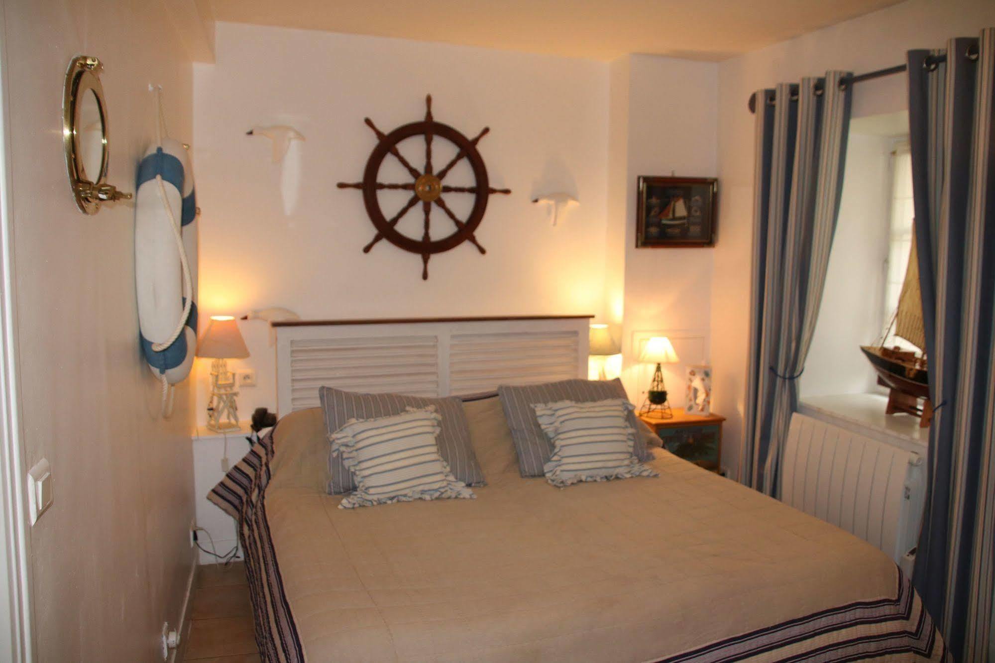 Hostellerie Du Prieure Saint-Prix  Екстериор снимка