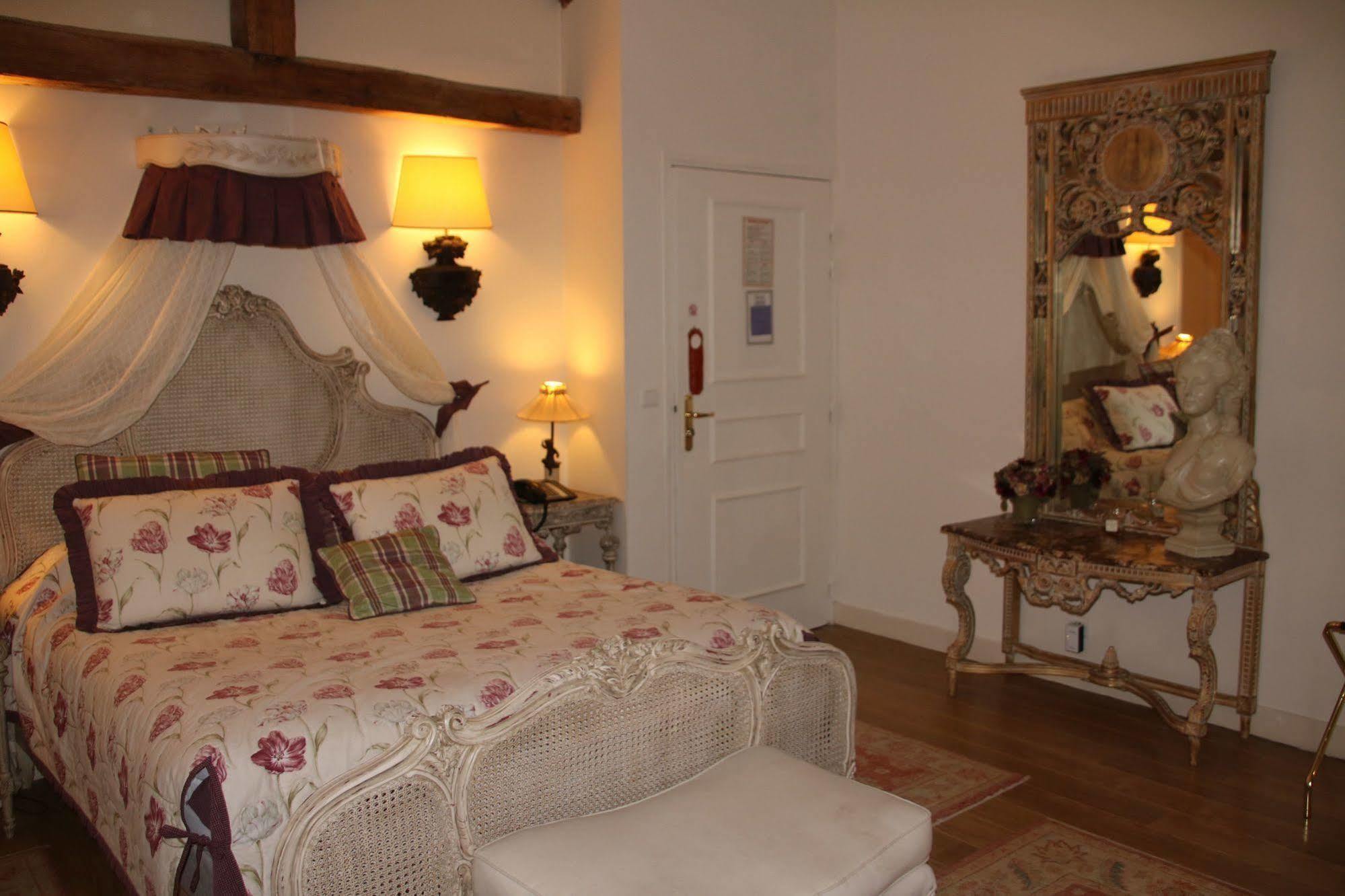 Hostellerie Du Prieure Saint-Prix  Екстериор снимка