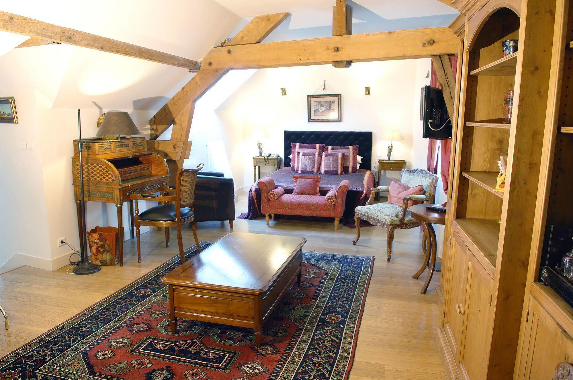 Hostellerie Du Prieure Saint-Prix  Екстериор снимка