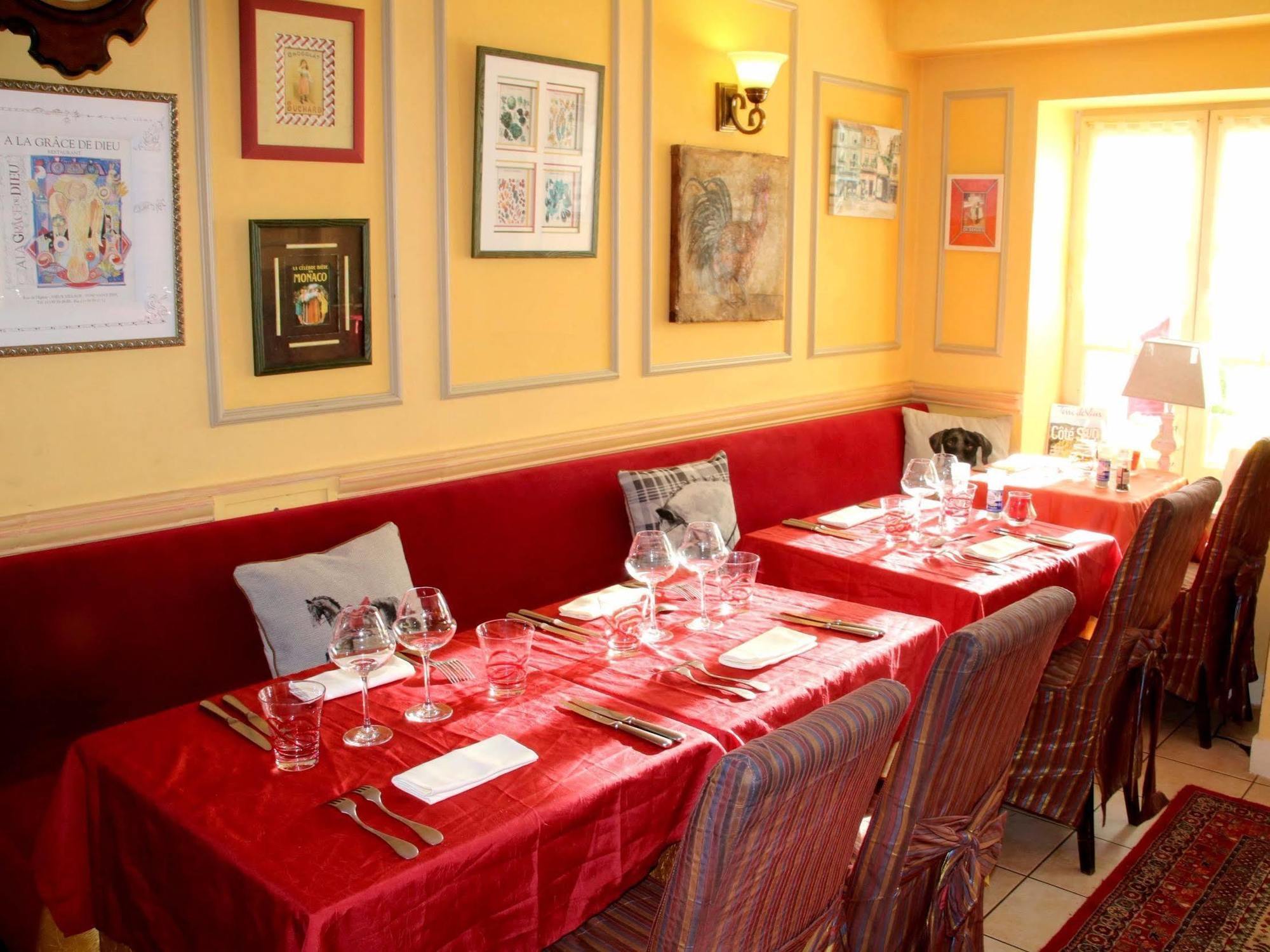 Hostellerie Du Prieure Saint-Prix  Екстериор снимка