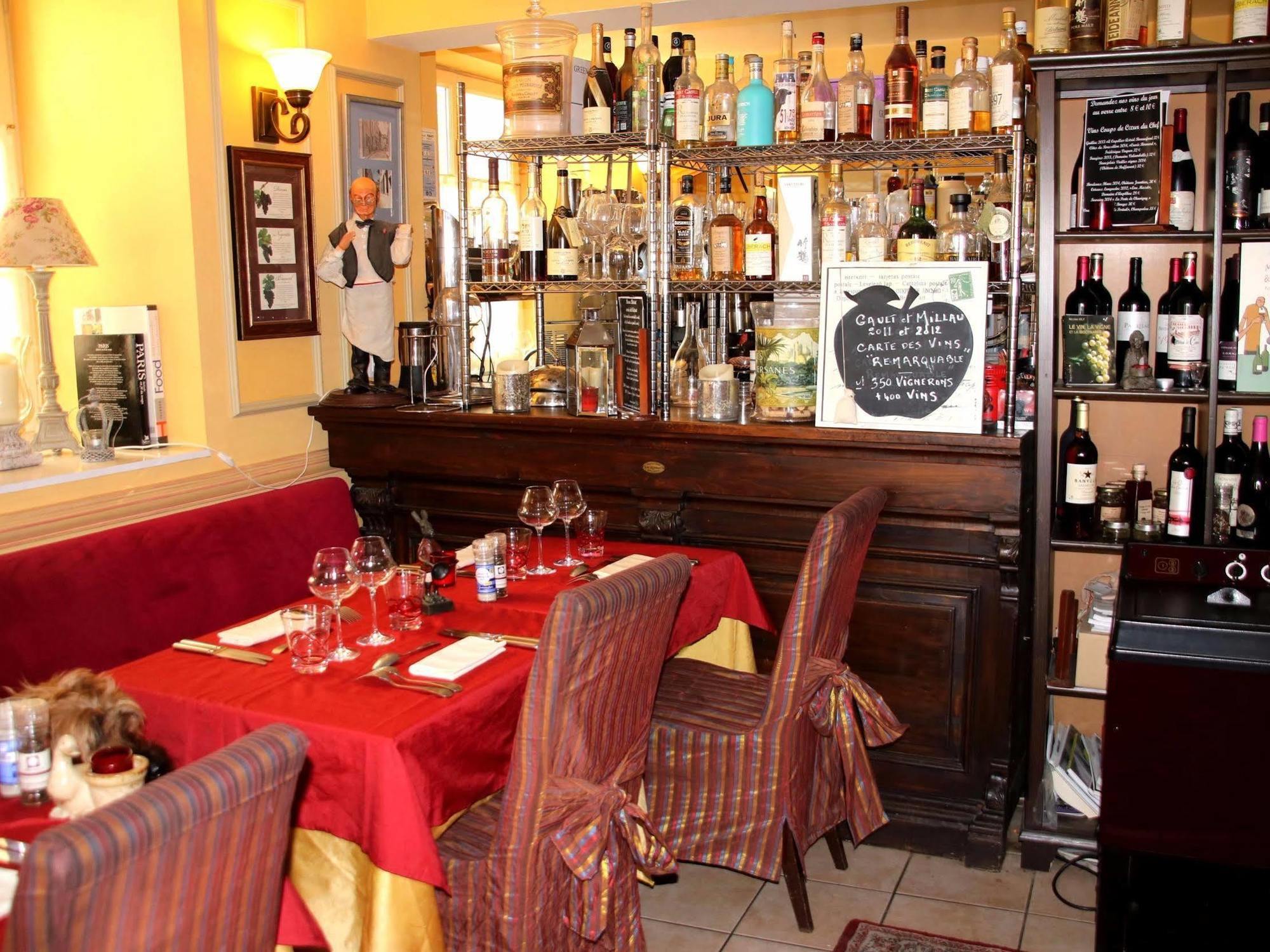 Hostellerie Du Prieure Saint-Prix  Екстериор снимка