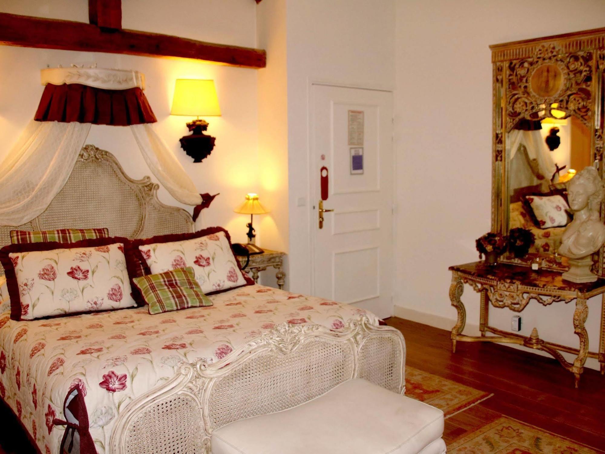 Hostellerie Du Prieure Saint-Prix  Екстериор снимка