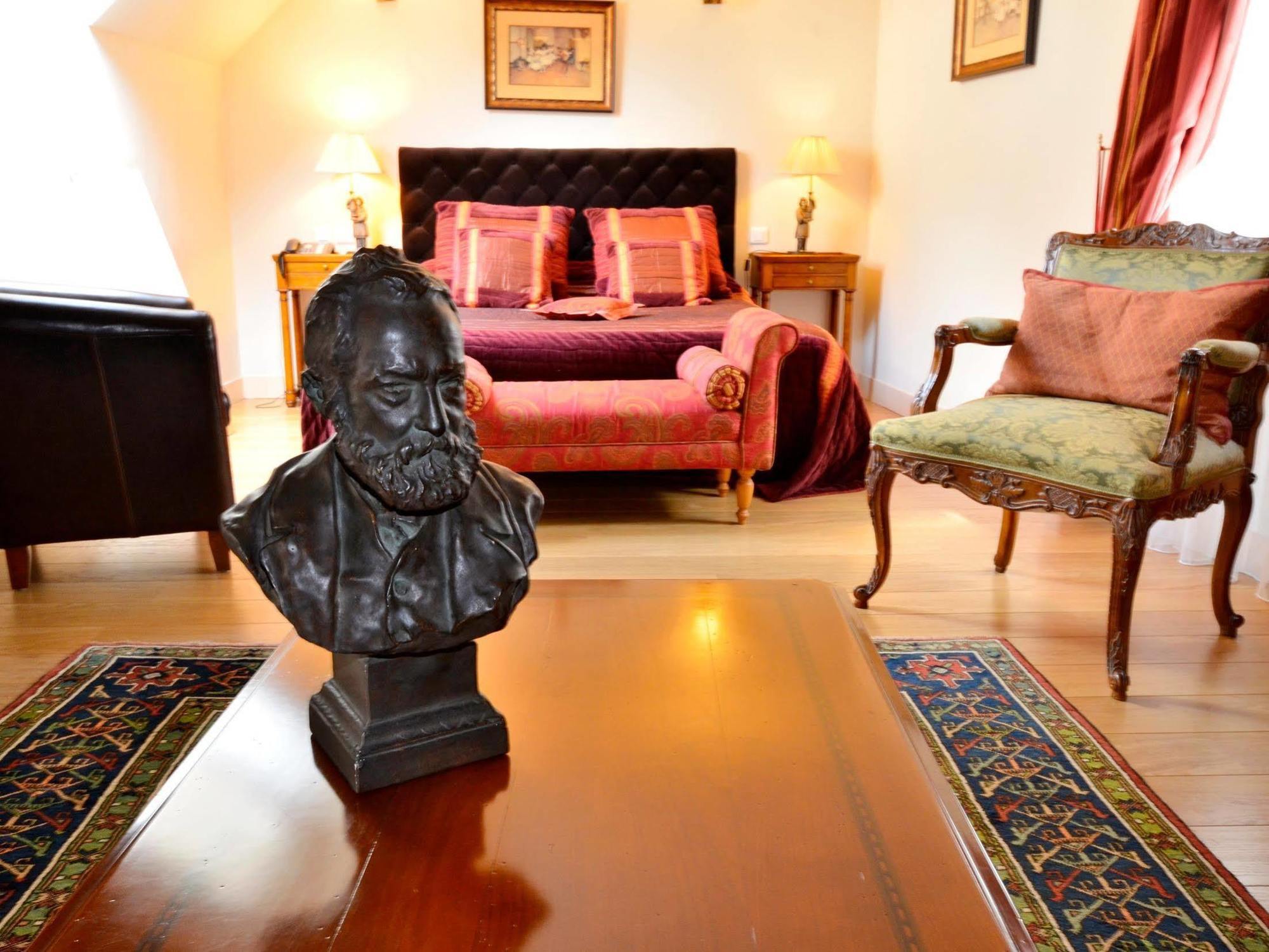 Hostellerie Du Prieure Saint-Prix  Екстериор снимка