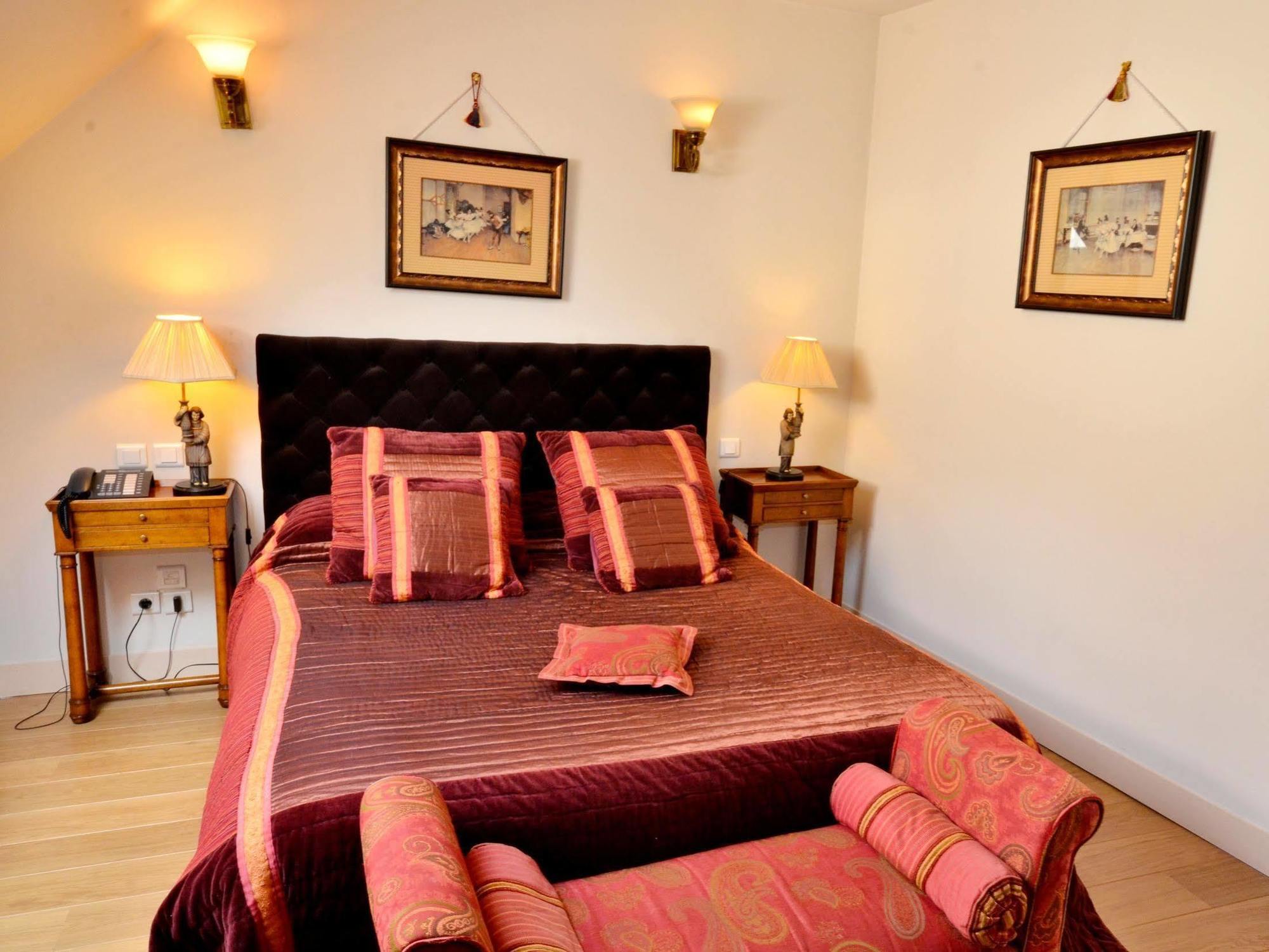 Hostellerie Du Prieure Saint-Prix  Екстериор снимка