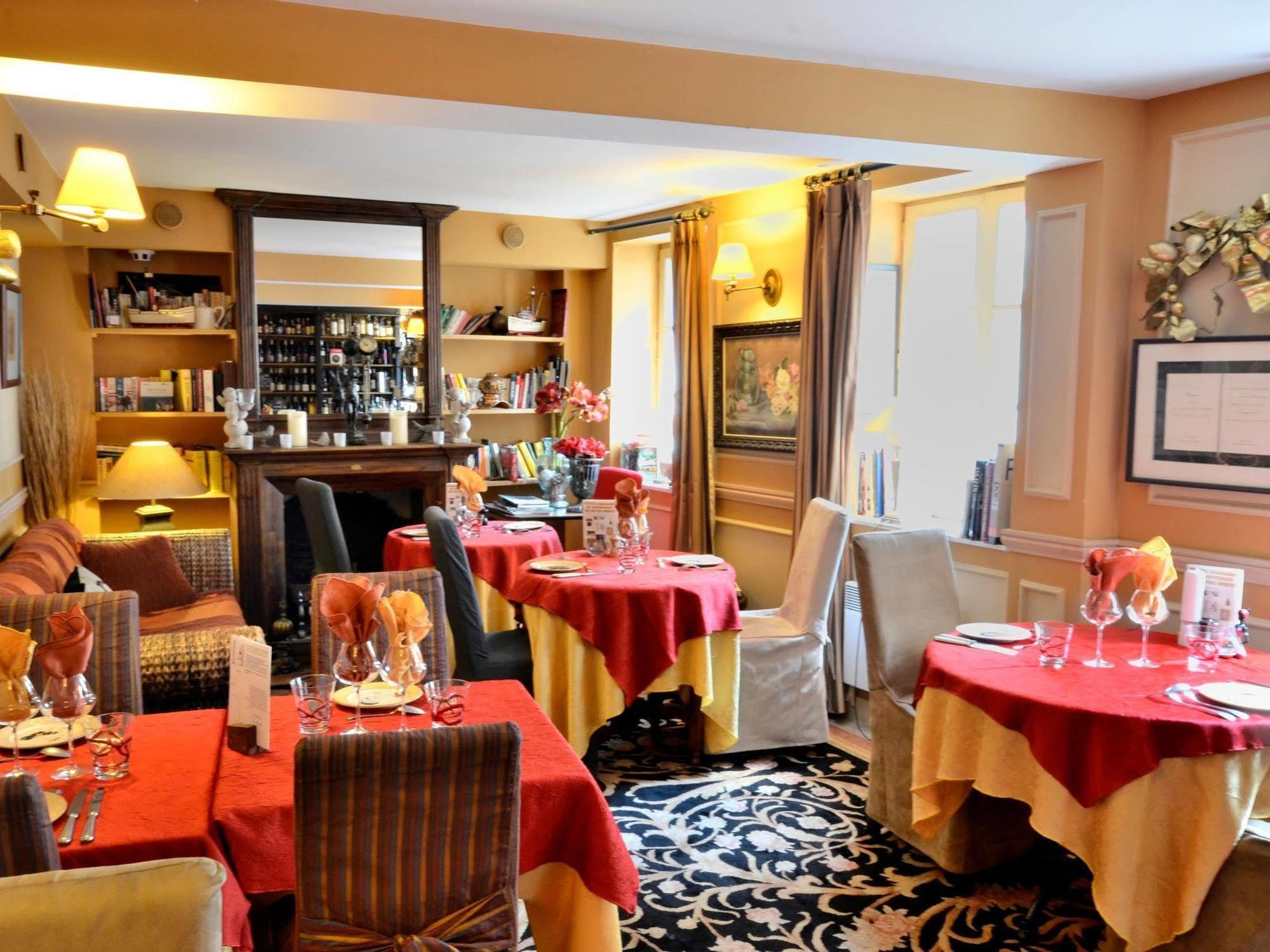 Hostellerie Du Prieure Saint-Prix  Екстериор снимка