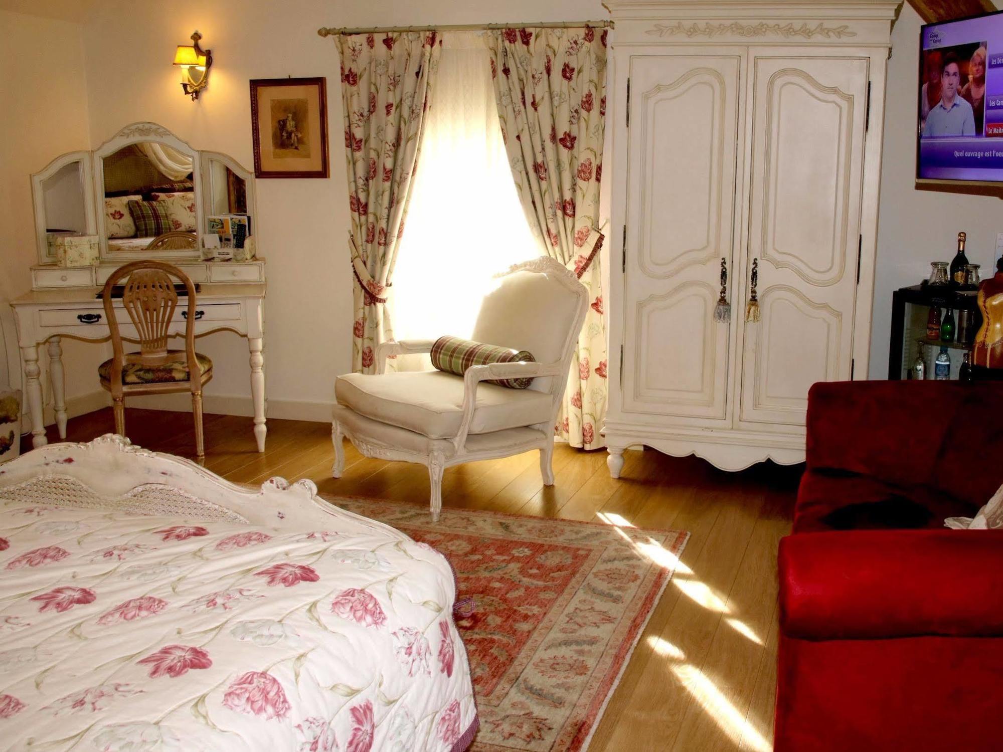 Hostellerie Du Prieure Saint-Prix  Екстериор снимка